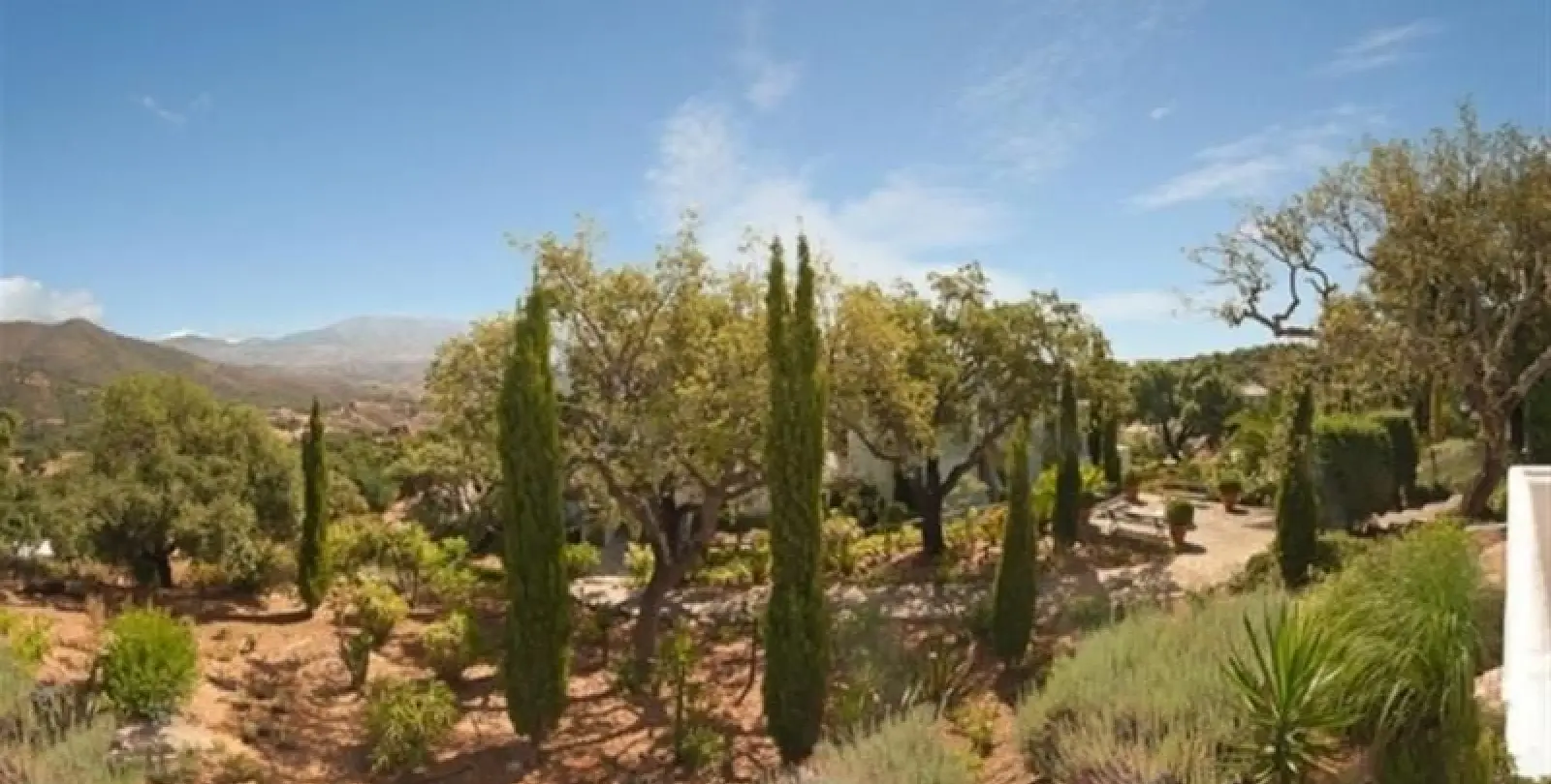 Sale of ground floor apartment in La Mairena 13