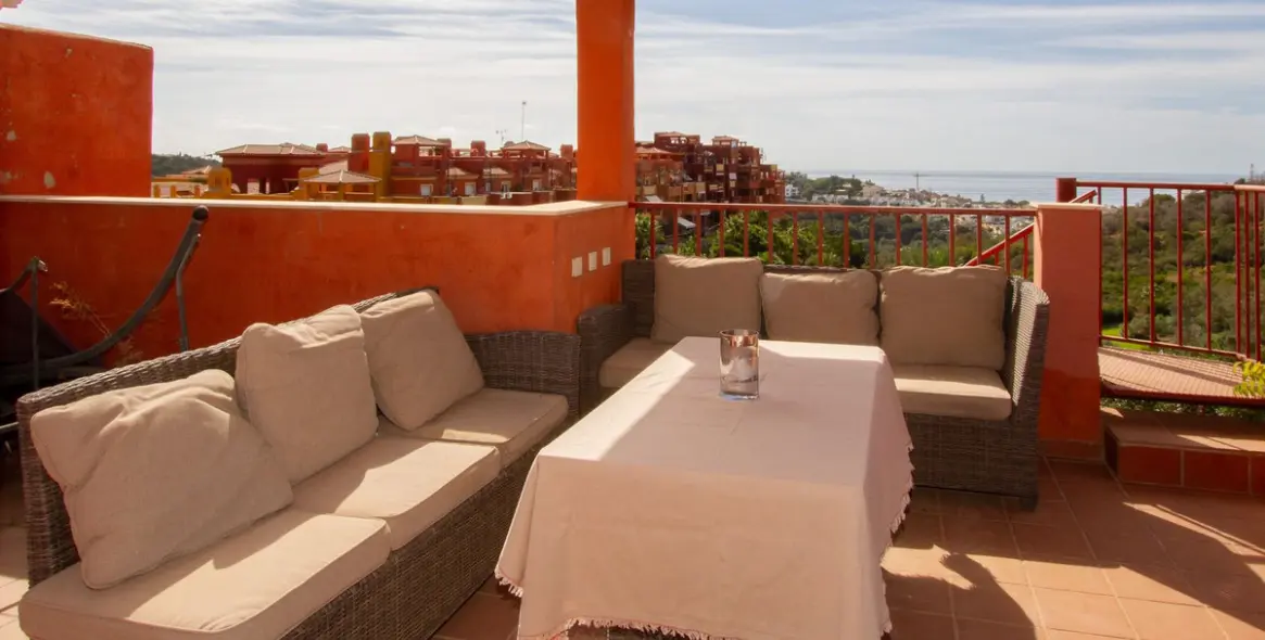 Sale of penthouse in Reserva de Marbella 3