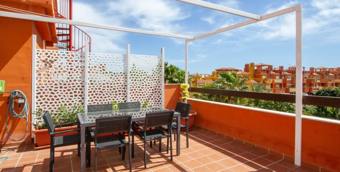 Sale of penthouse in Reserva de Marbella 17