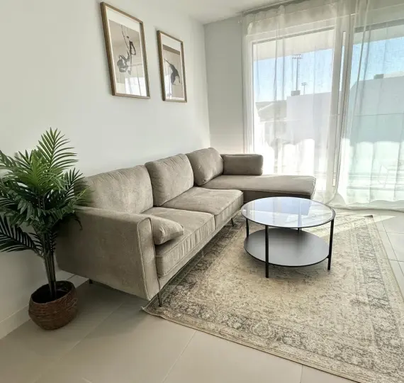 Sale of middle floor apartment in Estepona