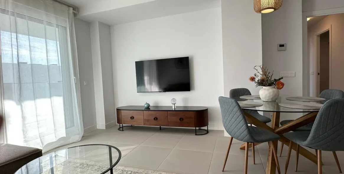 Sale of middle floor apartment in Estepona 3