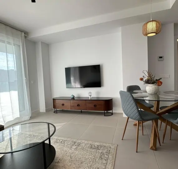 Sale of middle floor apartment in Estepona
