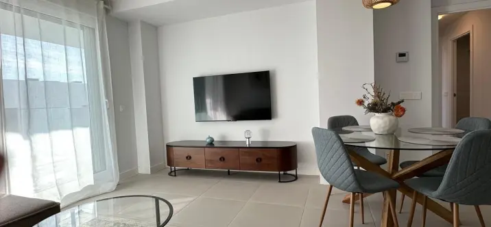 Sale of middle floor apartment in Estepona 2