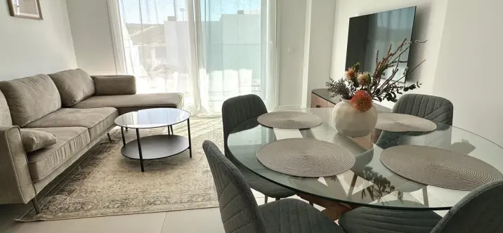 Sale of middle floor apartment in Estepona 3