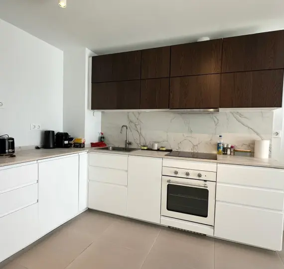 Sale of middle floor apartment in Estepona