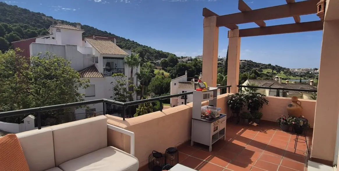 Продажа двухуровневого пентхауса в Alhaurin Golf 18