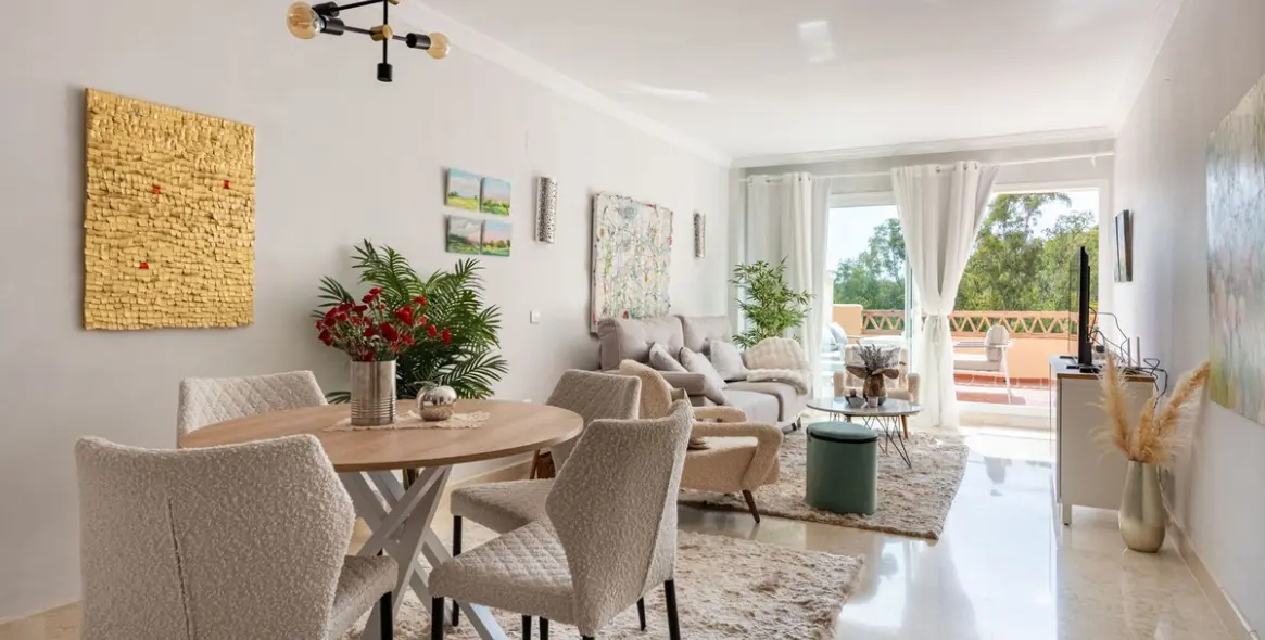 Sale of middle floor apartment in Elviria 5