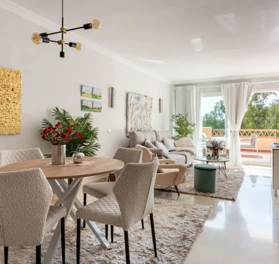 Sale of middle floor apartment in Elviria