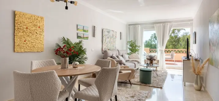 Sale of middle floor apartment in Elviria 4