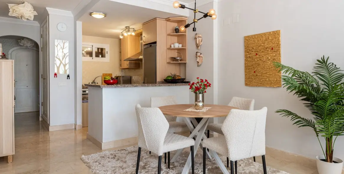 Sale of middle floor apartment in Elviria 7