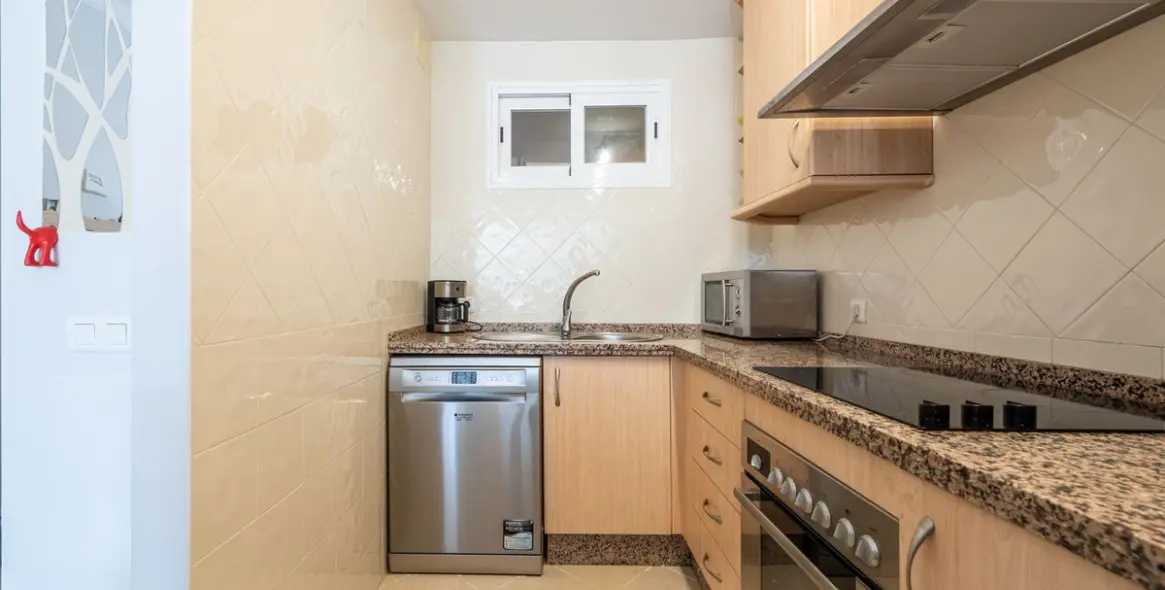 Sale of middle floor apartment in Elviria 11