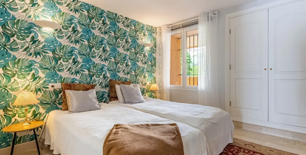 Sale of middle floor apartment in Elviria 15