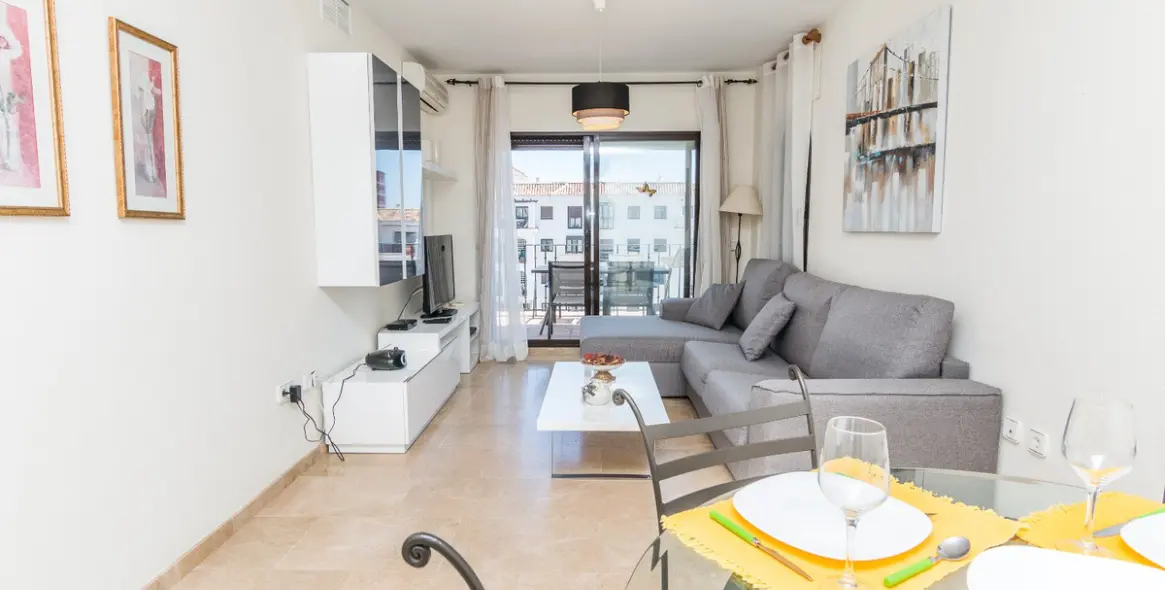 Sale of middle floor apartment in La Duquesa 4