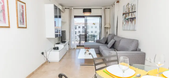 Venta de apartamento en planta media en La Duquesa 3