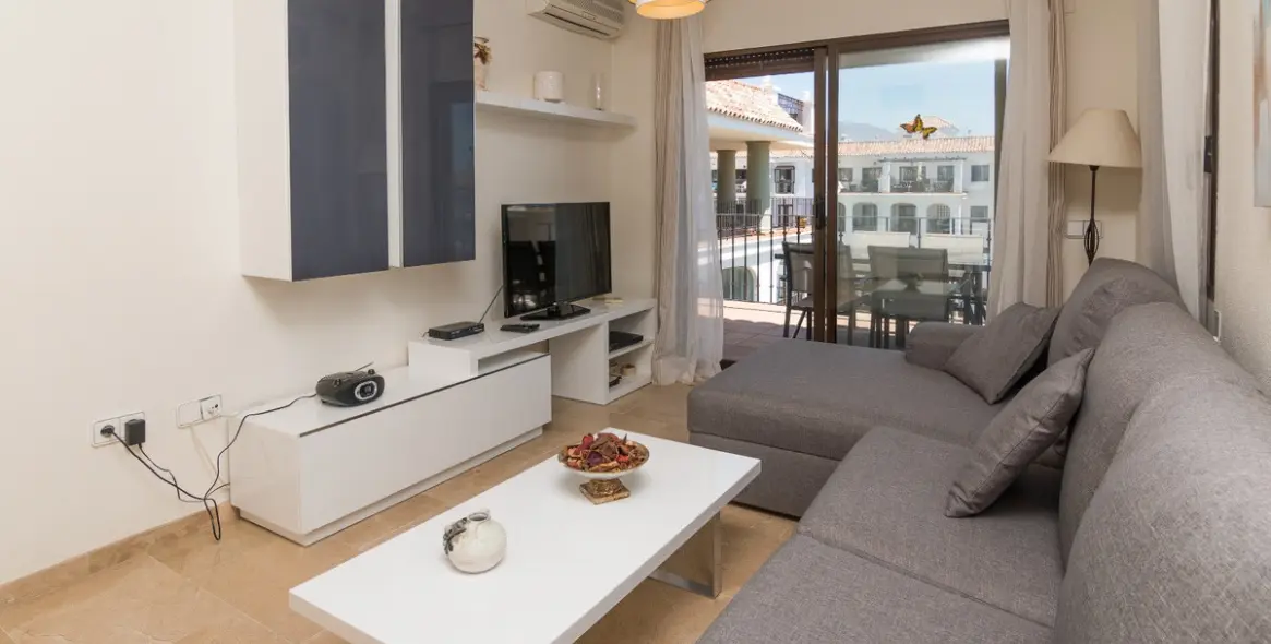 Sale of middle floor apartment in La Duquesa 5