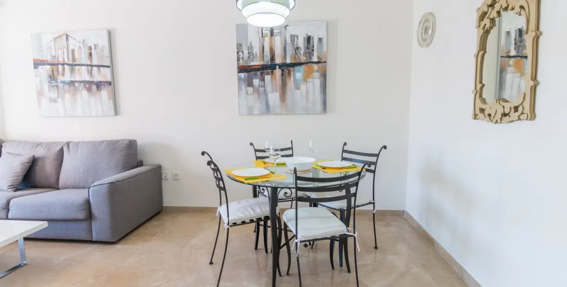 Sale of middle floor apartment in La Duquesa 6