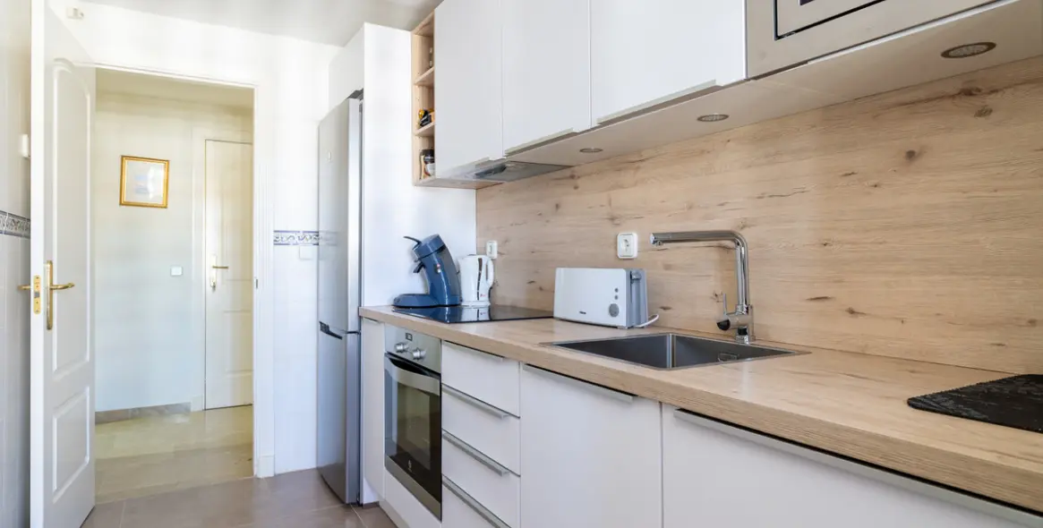 Sale of middle floor apartment in La Duquesa 9