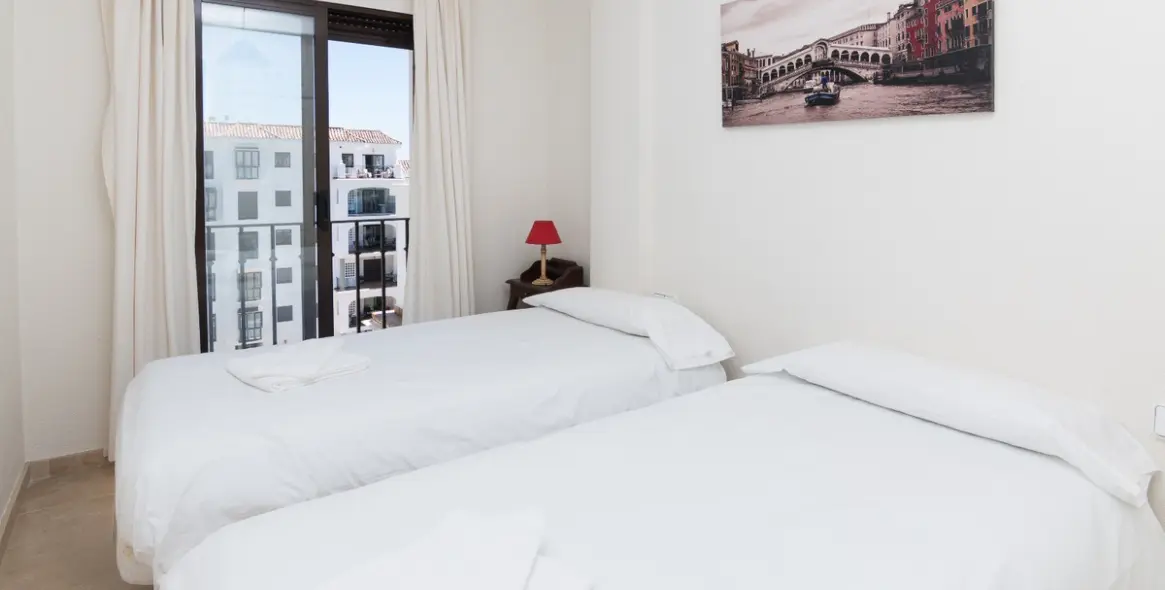 Sale of middle floor apartment in La Duquesa 13