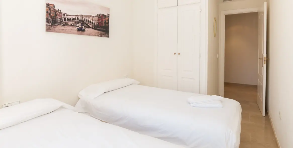 Sale of middle floor apartment in La Duquesa 14