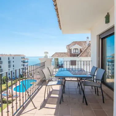Sale of middle floor apartment in La Duquesa