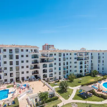Sale of middle floor apartment in La Duquesa