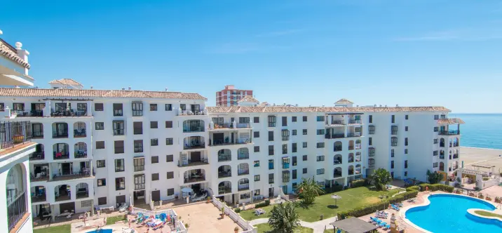 Sale of middle floor apartment in La Duquesa 1