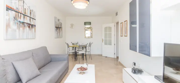 Sale of middle floor apartment in La Duquesa 2