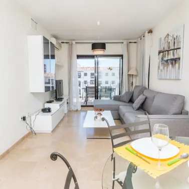 Sale of middle floor apartment in La Duquesa