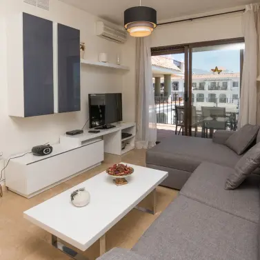 Sale of middle floor apartment in La Duquesa