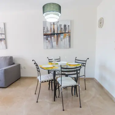Sale of middle floor apartment in La Duquesa