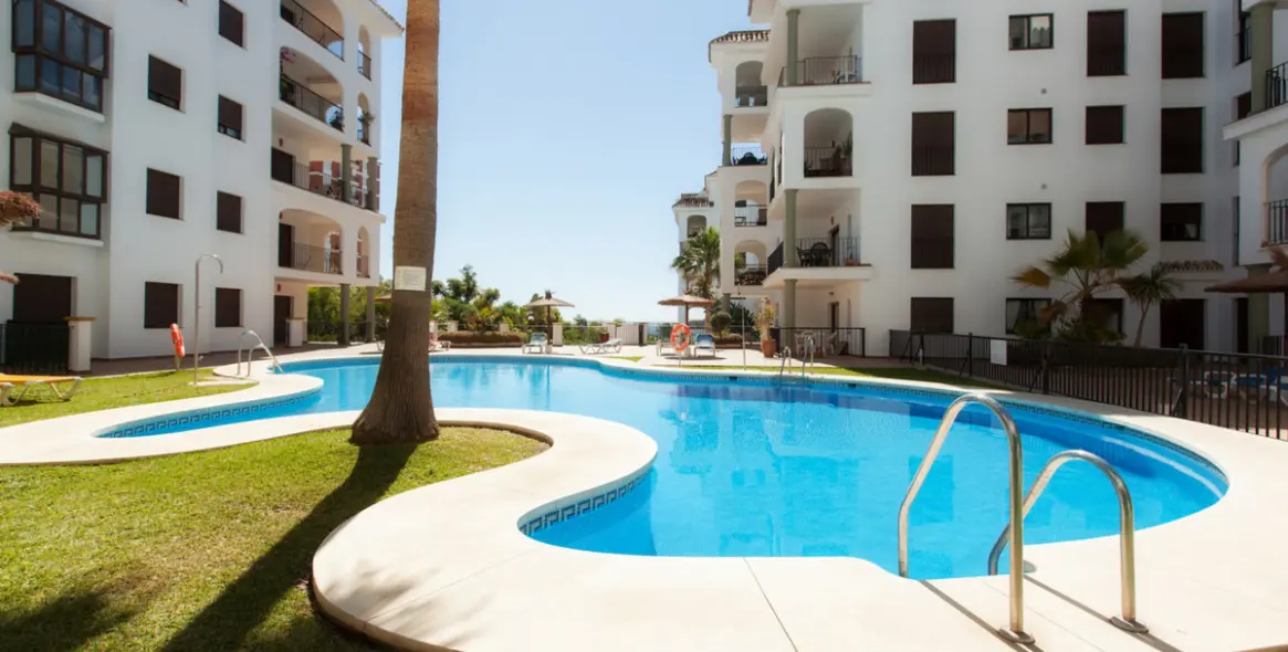 Продажа апартаментов на среднем этаже в La Duquesa 25