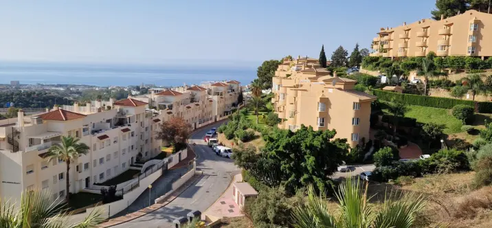 Продажа апартаментов на среднем этаже в Calahonda 1