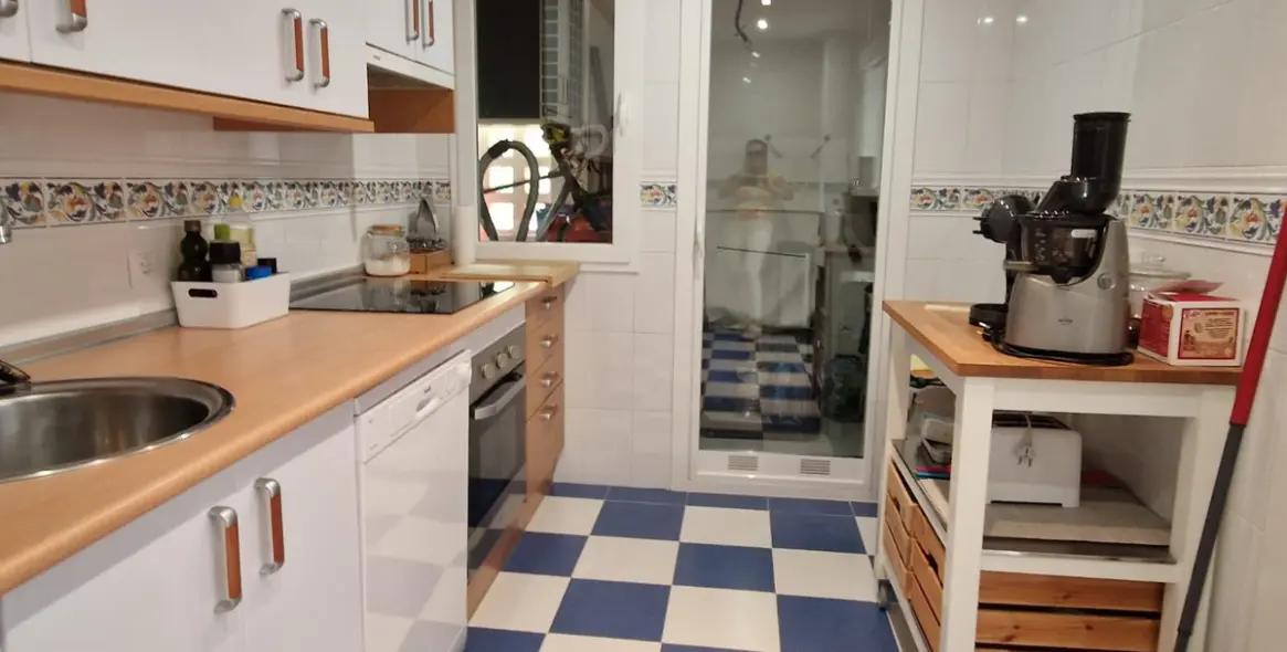 Sale of middle floor apartment in Calahonda 9