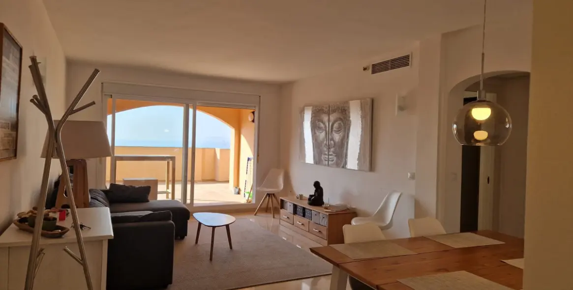 Sale of middle floor apartment in Calahonda 13