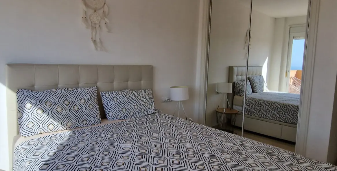 Sale of middle floor apartment in Calahonda 16