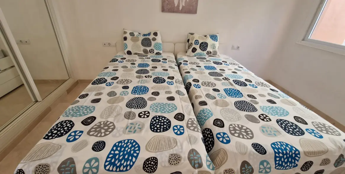 Sale of middle floor apartment in Calahonda 22