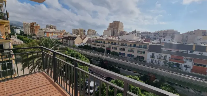 Venta de apartamento en planta media en Los Boliches 0