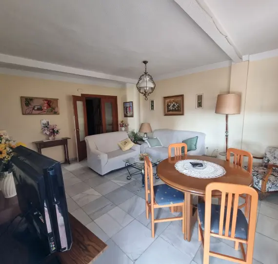 Venta de apartamento en planta media en Los Boliches