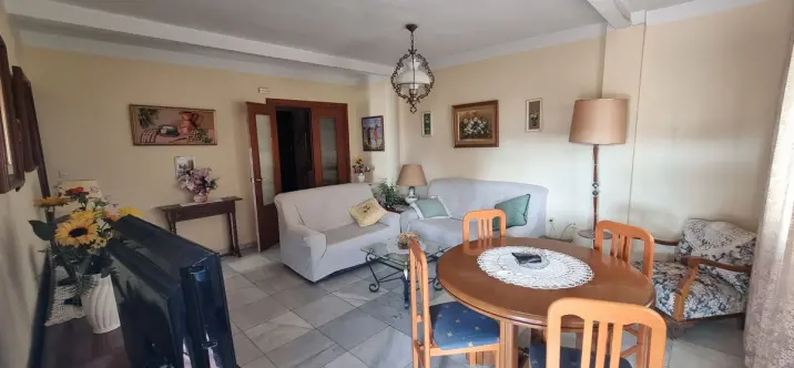 Venta de apartamento en planta media en Los Boliches 1