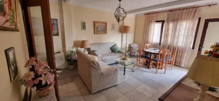 Venta de apartamento en planta media en Los Boliches 4