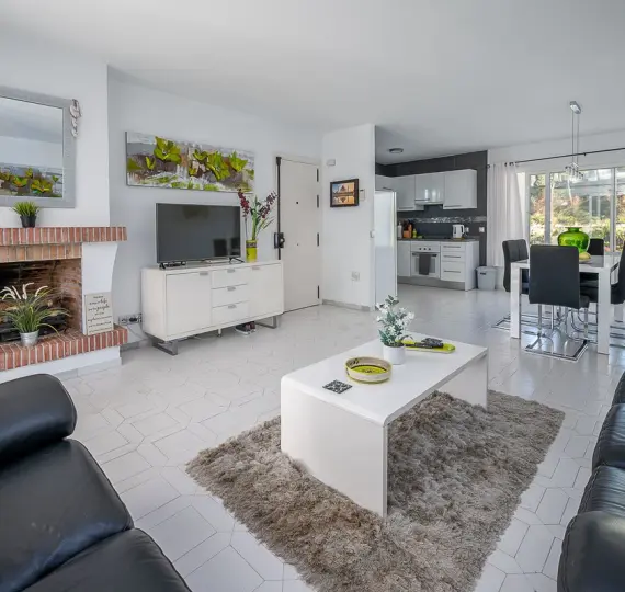 Продажа апартаментов на среднем этаже в Miraflores