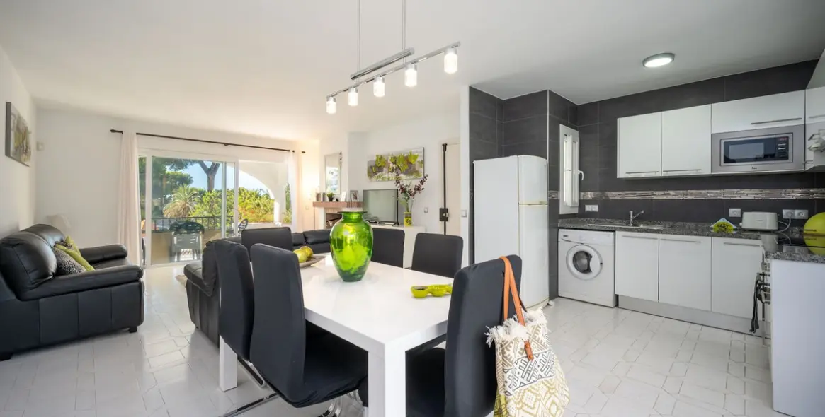 Продажа апартаментов на среднем этаже в Miraflores 8