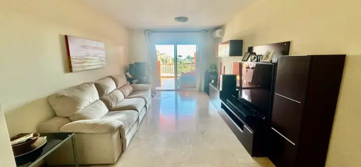 Venta de apartamento en planta media en Los Pacos 4