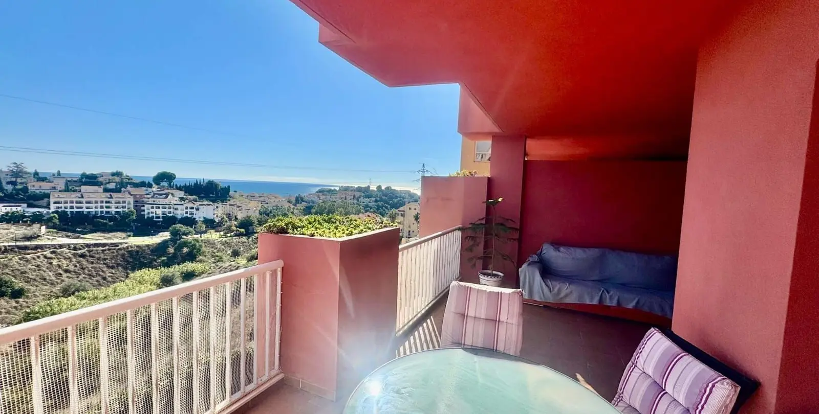Venta de apartamento en planta media en Los Pacos 1