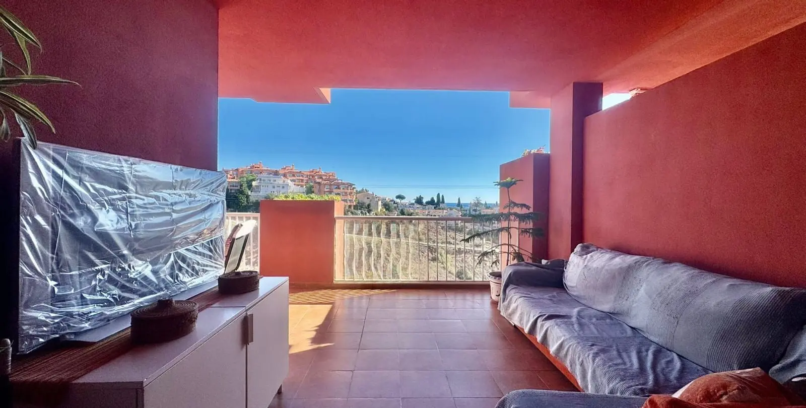 Venta de apartamento en planta media en Los Pacos 3
