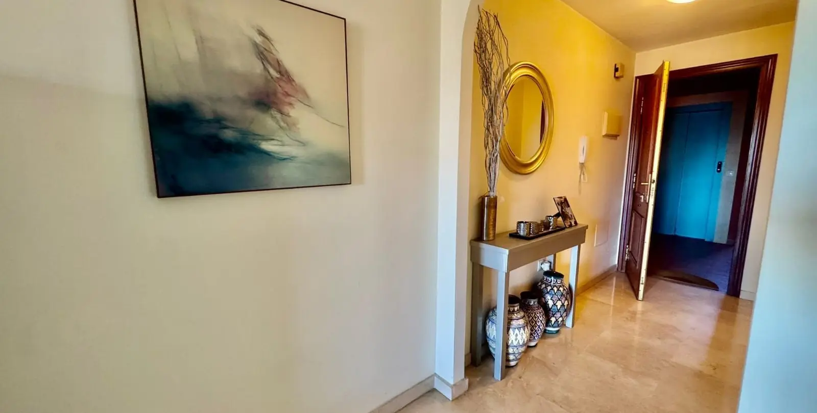 Venta de apartamento en planta media en Los Pacos 4