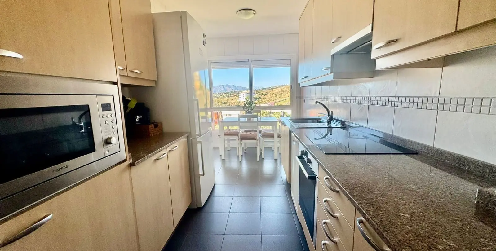 Venta de apartamento en planta media en Los Pacos 7