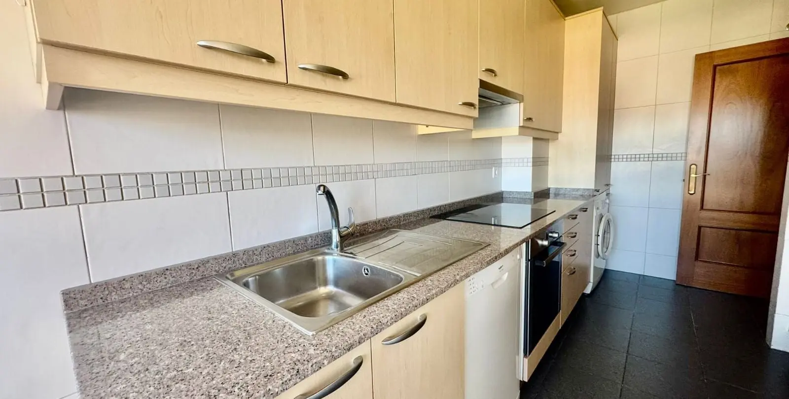 Venta de apartamento en planta media en Los Pacos 12
