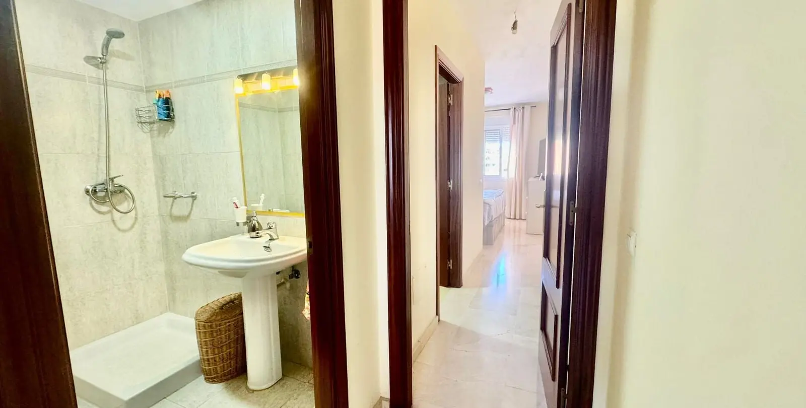 Venta de apartamento en planta media en Los Pacos 17