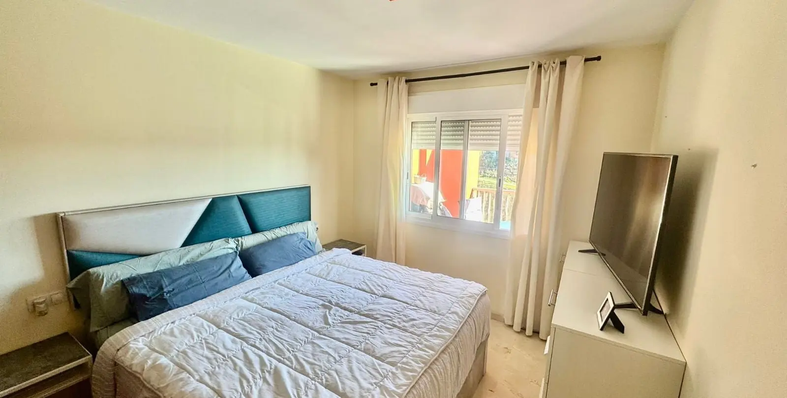 Venta de apartamento en planta media en Los Pacos 18